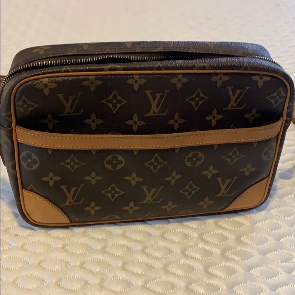Authentic 100% LV crossbody Trocadero